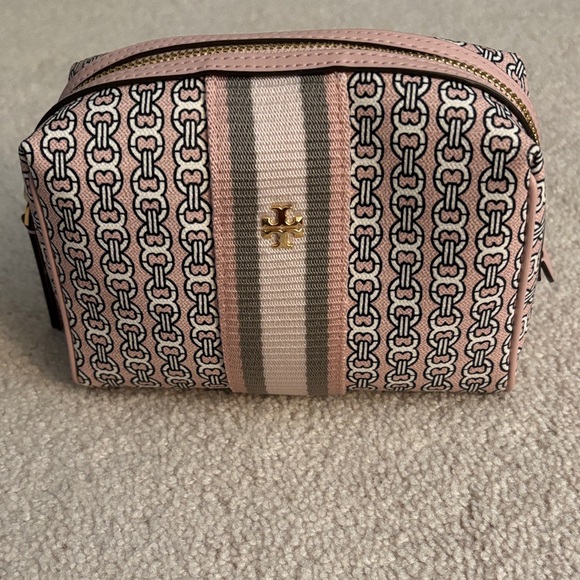 Tory Burch Handbags - NWOT Tory Burch Gemini Link Costal Pink Cosmetic Bag
